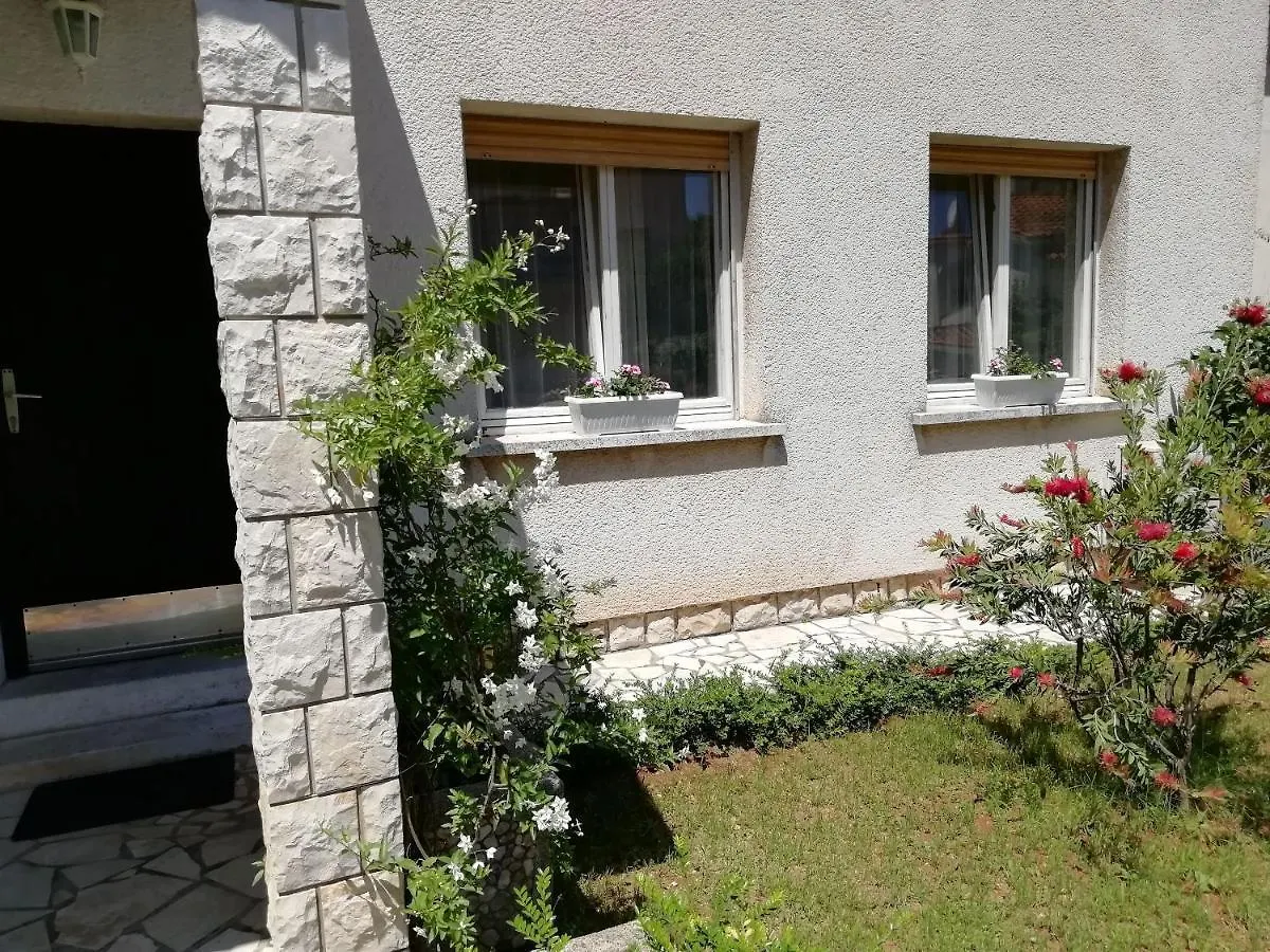 Apartments Jadranka Pula 0*,  Croacia